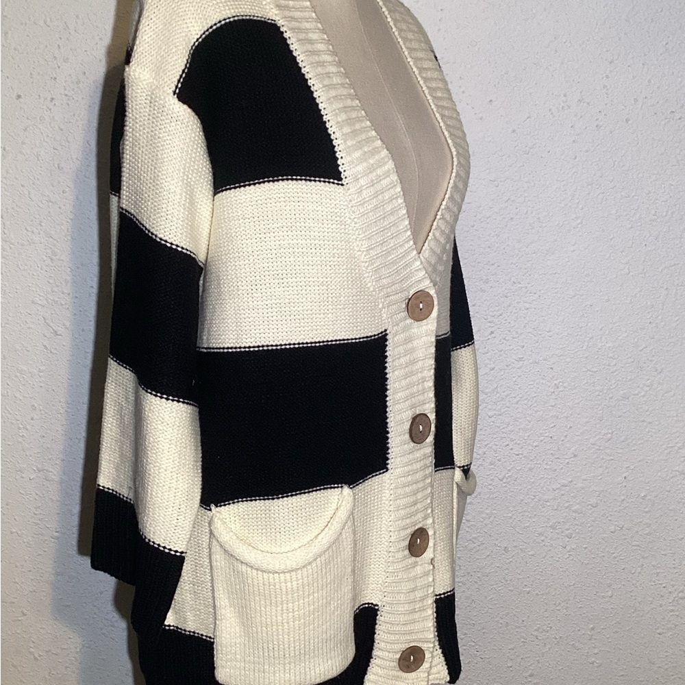 Davi & Dani  Striped Button up Pocket sweater Cardigan size small - Picture 2 of 9